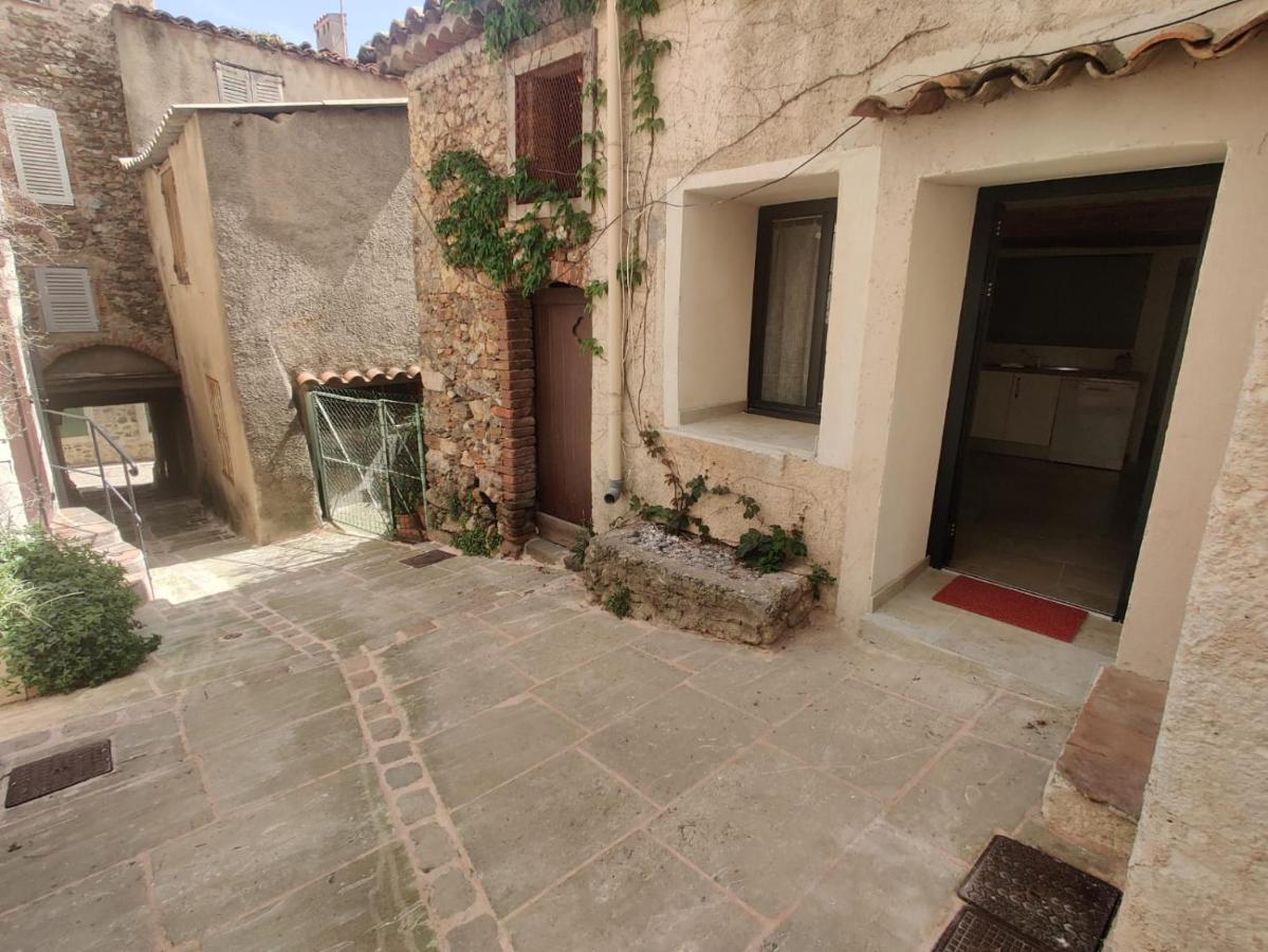 Logement Neuf Centre Du Village Aux Pieds Du Chateau Grimaud Exterior photo